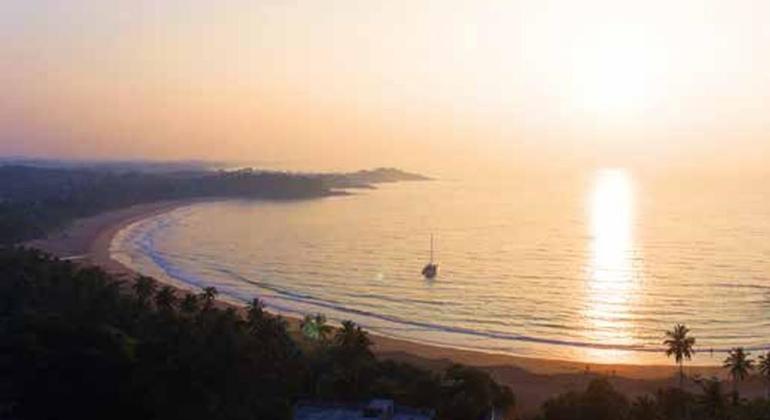 Cruzeiro de observação de baleias ao pôr-do-sol em Trincomalee, Sri Lanka