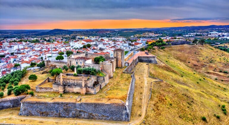 Tour dei muri al tramonto di Elvas, Portugal