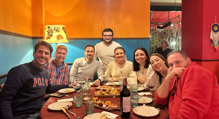 Baku Urban Wine Tasting und Crawl Bereitgestellt von Baku Free Tour