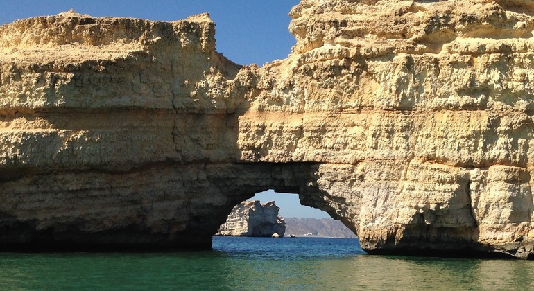 Excursión de snorkel y avistamiento de delfines en Mascate, Oman