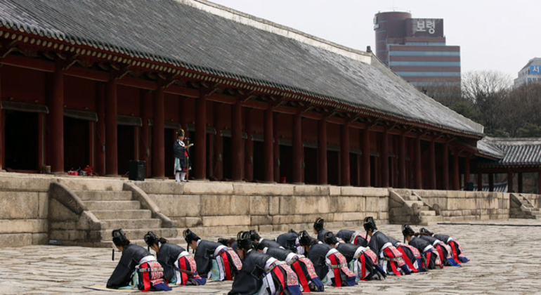 Seúl Auténtico Free Tour: Vida local e historia Corea del Sur — #17