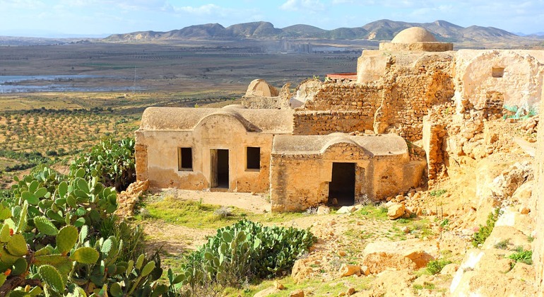 Aventure dans les villages berbères : Takrouna et Zriba, Tunisia