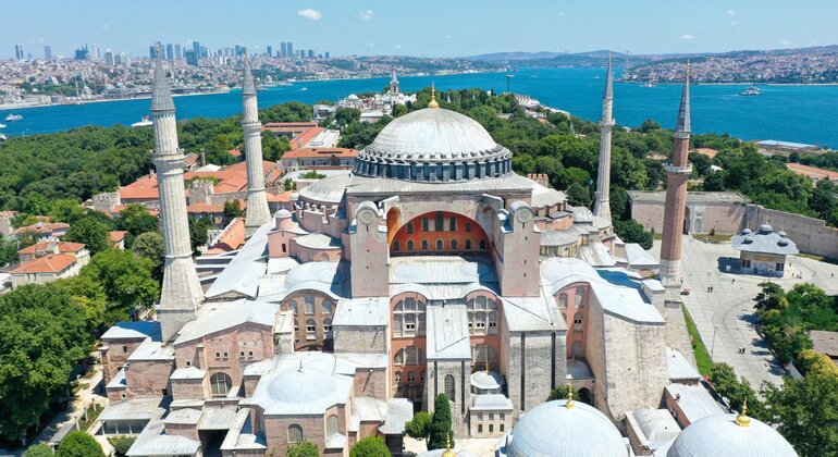 La Mezquita Azul por dentro y por fuera con el Dr. Sib (grupos reducidos) Operado por Istanbul Old Town Essentials with Dr. Sib