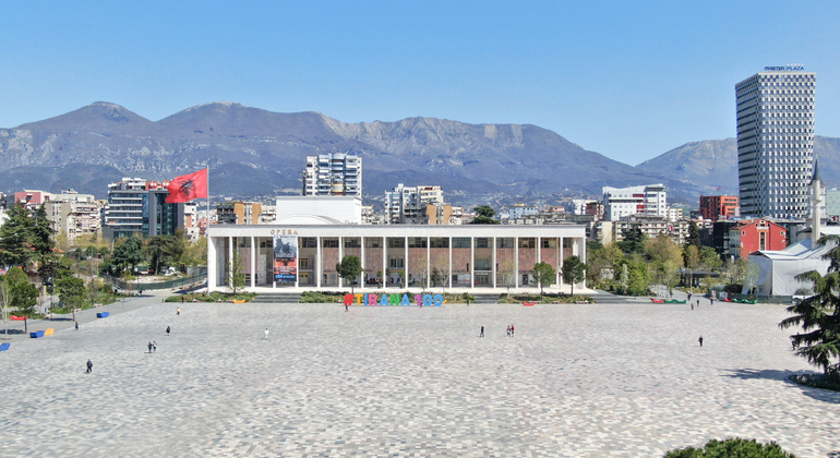 Recorrido histórico gratuito y lugares destacados de Tirana
