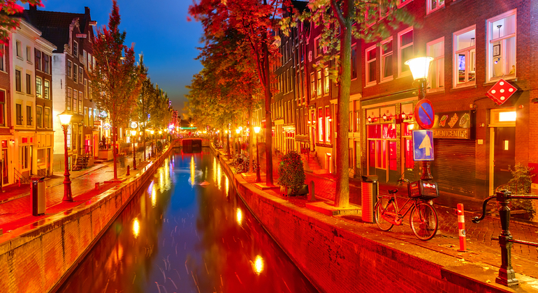 Tour Rojo a Pie por Amsterdam en Español Operado por Camaleon Tours