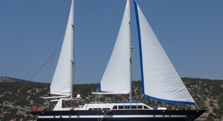 Saronic Gulf Sailing Excursion