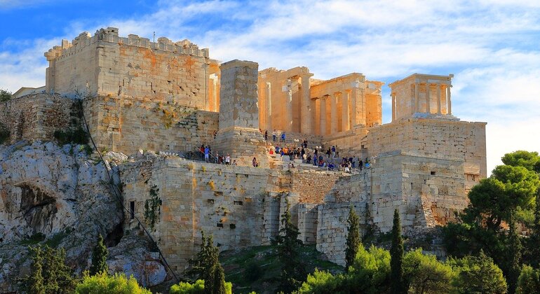 Atenas: Visita Guiada a Pie por la Acrópolis Operado por Secrets of Greece Tours