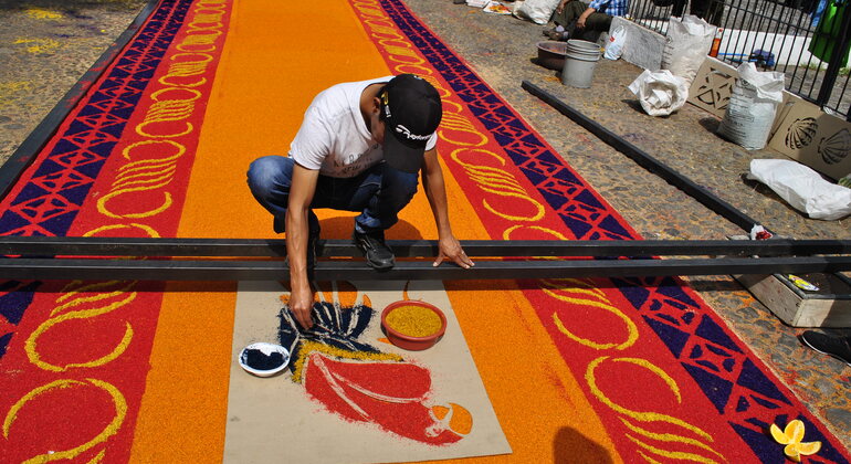 towns-around-antigua-in-a-chicken-bus-es-1