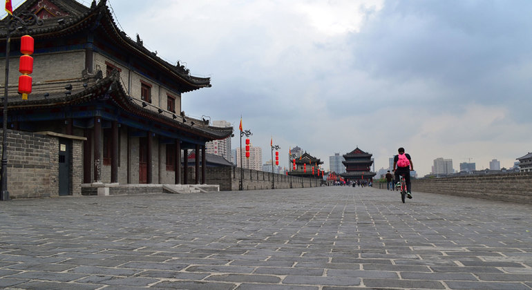 Passeio de bicicleta pela muralha da cidade de Xi'an e aula de caligrafia