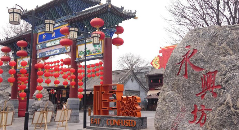 Xian City Wall Park & Yongxingfang Foodie Tour
