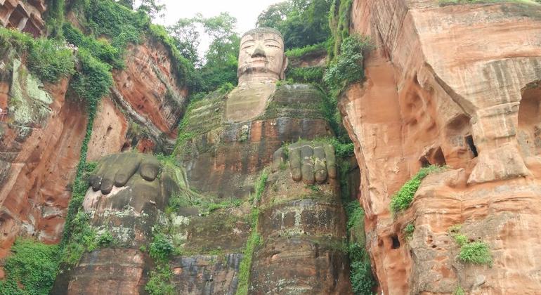 Tour privado del Buda Gigante de Leshan con almuerzo Operado por YesTrips Travel Service