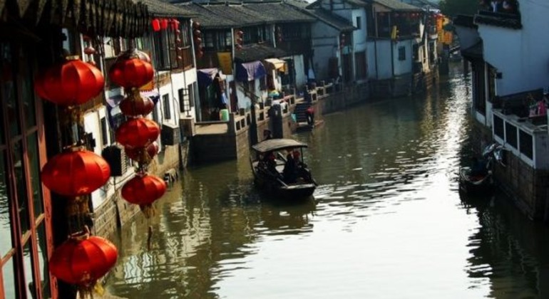 Private Tour of Zhujiajiao Water Town & Jade Buddha Temple Provided by YesTrips Travel Service