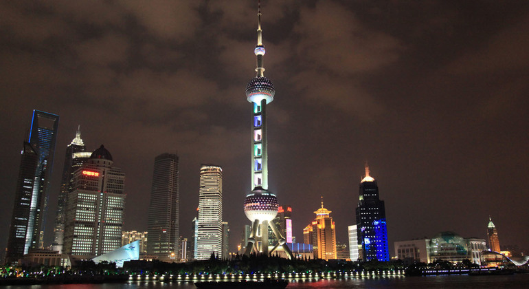 Shanghai Nacht-Tour: Der Bund & die Huangpu-Flusskreuzfahrt Bereitgestellt von YesTrips Travel Service