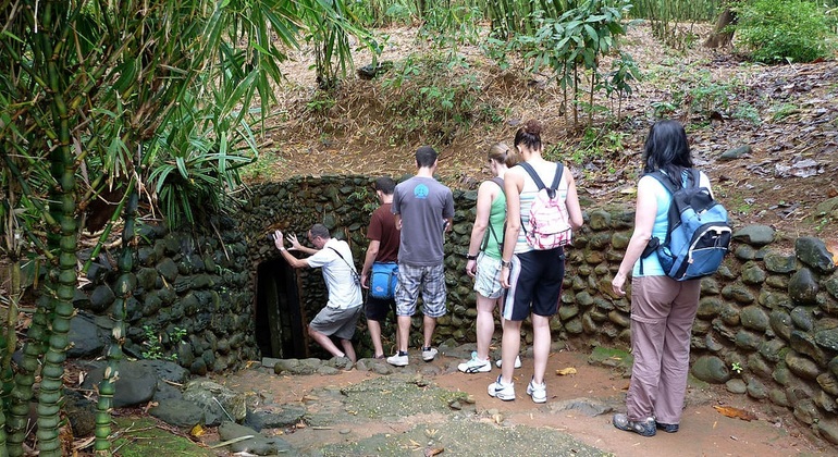 Visita a los túneles de Cu Chi Operado por Vietnam Adventure Tours