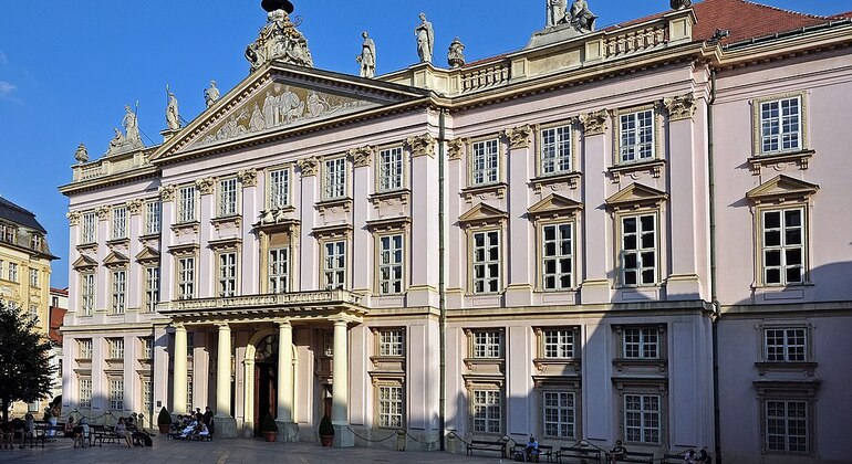 Tour gratuito del centro storico con la Chiesa Blu (gemme nascoste di Bratislava) Fornito da Discover Bratislava