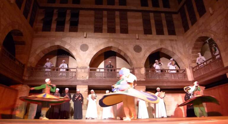 Espectáculo de danza El Tannoura, ¡descubra la herencia egipcia!