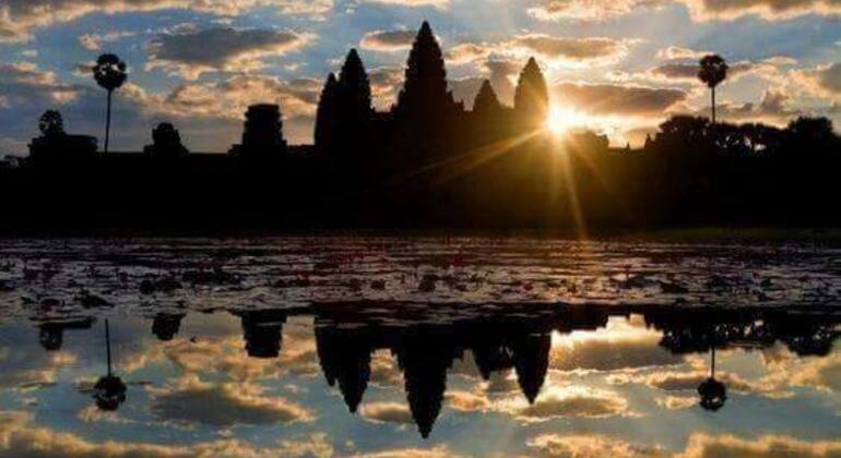 Lever du soleil à Angkor Vat - demi-journée d'excursion (en minibus de luxe)