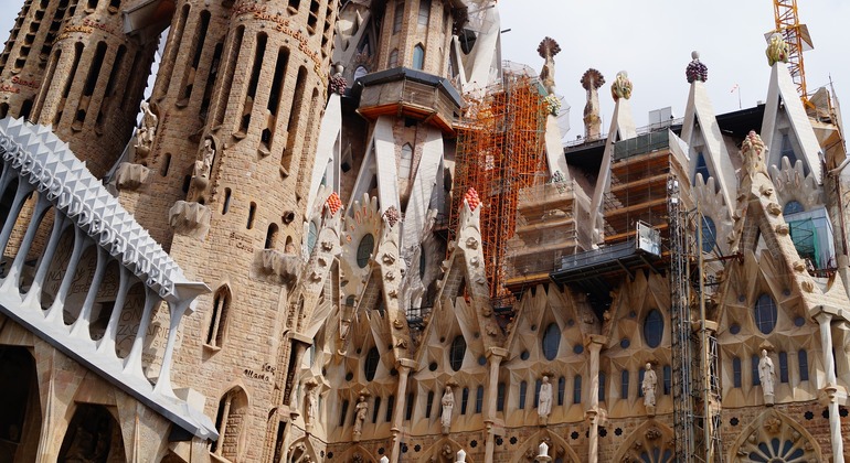 the-genius-of-gaudi-sagrada-familia-and-modernisme-veeps-tour-en-7