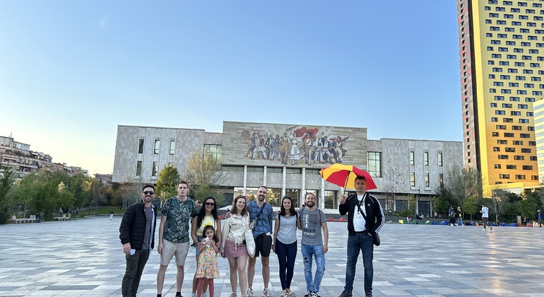 Vollständige kostenlose Tour durch Tirana Bereitgestellt von ANDI Y KLEA 
