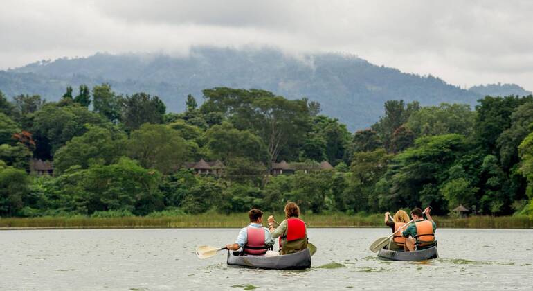 Canoagem e caminhada na floresta no Lago Duluti, em Arusha Organizado por World Tours & Safaris Tanzania