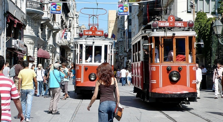 Istanbul Modern City Walking: Taksim nach Galata mit geheimen Passagen Bereitgestellt von #tématique tours
