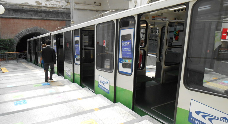 naples-panorama-and-vicoli-free-walking-tour-en-2