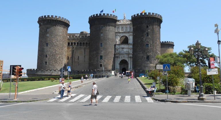 naples-panorama-and-vicoli-free-walking-tour-en-1