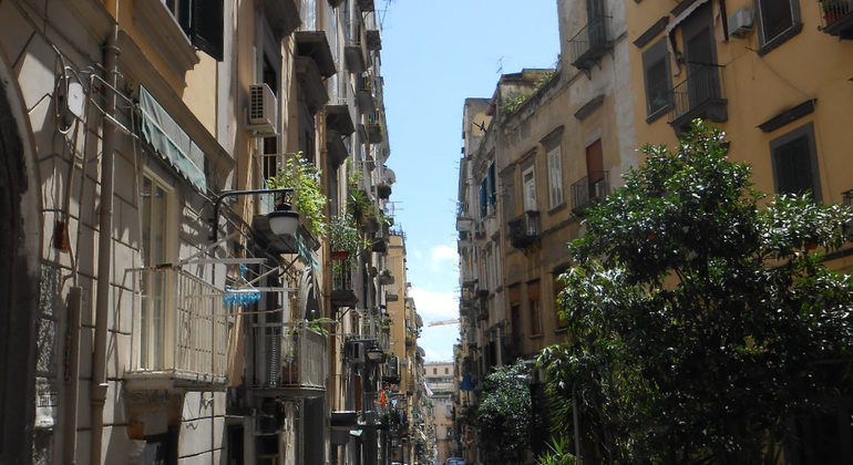 naples-panorama-and-vicoli-free-walking-tour-en-7