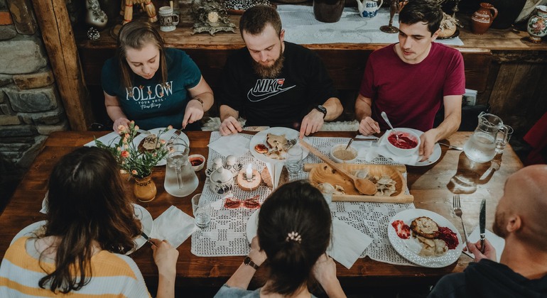 Comida tradicional polaca con un guía local