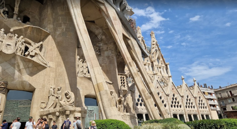 Tour outside the Sagrada Familia