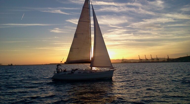 sailing-trip-around-barcelona-es-3