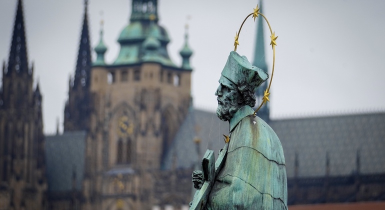 prague-castle-grounds-highlights-es-2