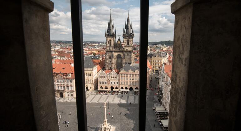 prague-underground-astronomical-clock-and-the-bridge-en-4
