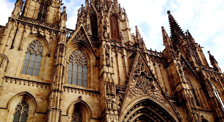 uncover-the-secrets-of-barcelona-es-3