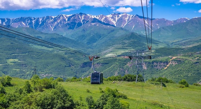 El Vino, los Monasterios y el Teleférico más Largo del Mundo Operado por Gregory