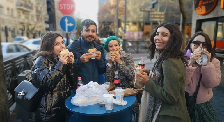 Baku: Cozinha tradicional, comida de rua, vinho, chá e degustação de doces Organizado por Gani's Food and Wine Tours