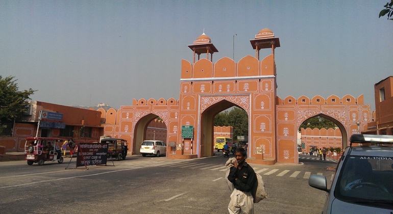 Free Walking Tour Around Jaipur Provided by Hasseb