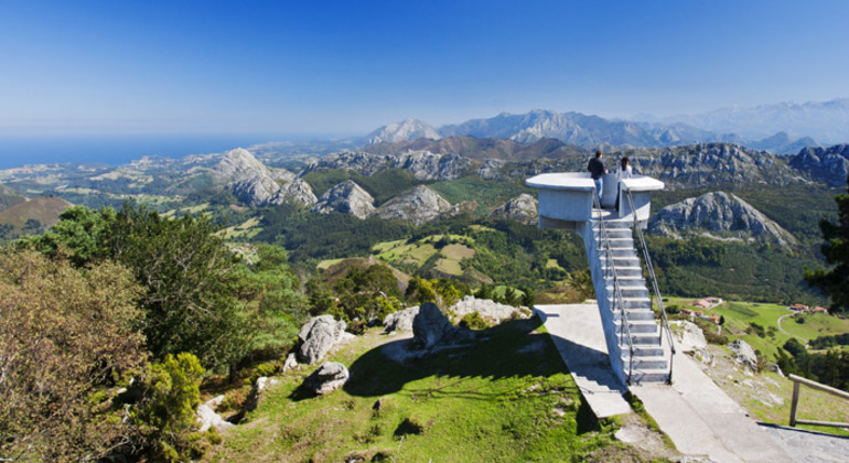 Excursão privada de dia inteiro à Costa Oriental a partir de Oviedo