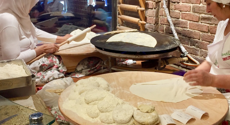 Excursão culinária a Istambul: Taberna local e comida de rua gourmet Turquia — #12