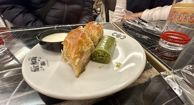 Excursão culinária a Istambul: Taberna local e comida de rua gourmet Turquia — #30