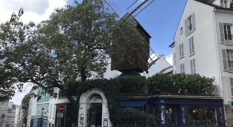 Montmartre & Pigalle Midday Free Walking Tour Provided by Christian