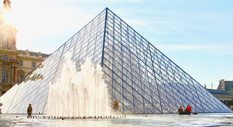The Essential Paris Tour - History & Monuments Provided by StellarTours
