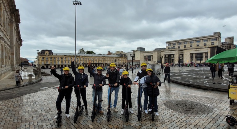 Tour por Bogotá: Descubre la historia de La Candelaria en Scooter Operado por Jaguar Exotic Coffee Corp