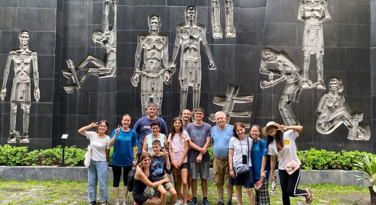 Tour a piedi tutto in uno di Hanoi attraverso la via del treno con un piccolo gruppo Fornito da LE VAN SANG