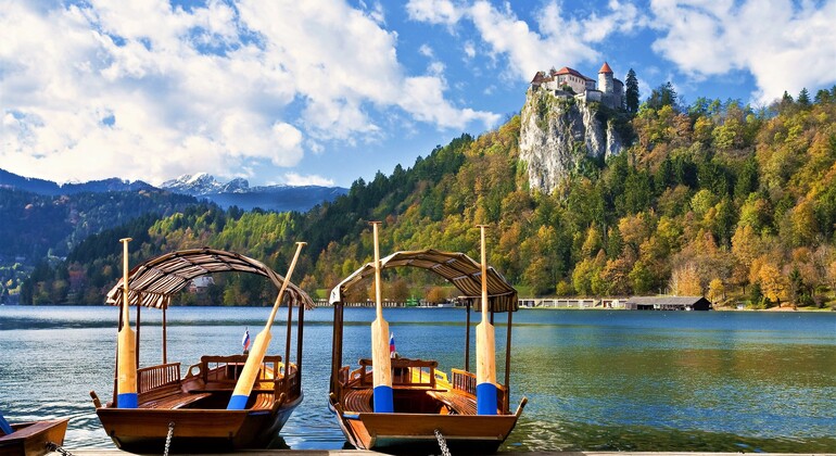 Promenade en bateau sur le lac de Bled et le château Fournie par Govisitslovenia