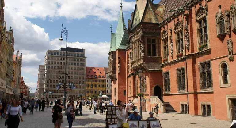 a-walk-through-wroclaw-with-a-passenger-ship-cruise-es-9
