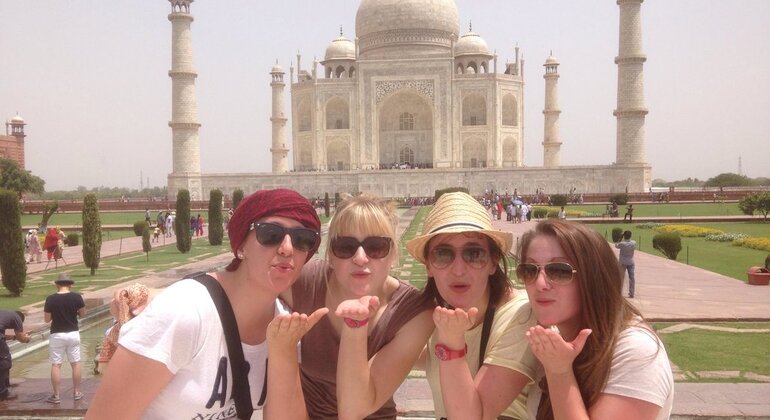 Private Day Trip to Taj Mahal & Agra Fort from Delhi