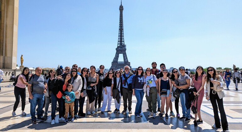 free-tour-around-the-eiffel-tower-the-arc-of-triomphe-es-1