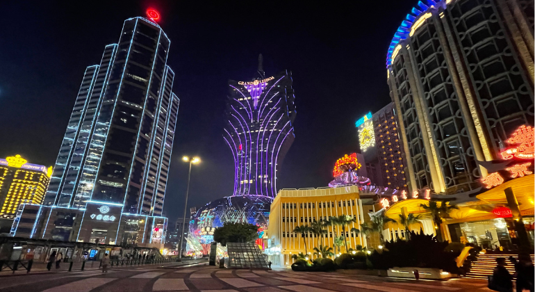 Cotai Strip Night Tour in Macau: Photo Spots & Casino Experience