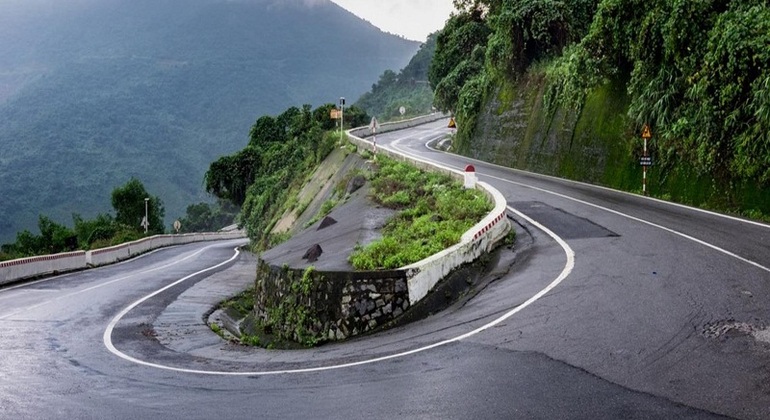 Hai Van Pass-Lang Co Bay By Boat and Oyster Tasting and Local Lunch Vietnam &mdash; #5